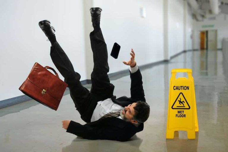 Can An Employee In Slip An Fall Adnmit Liability?